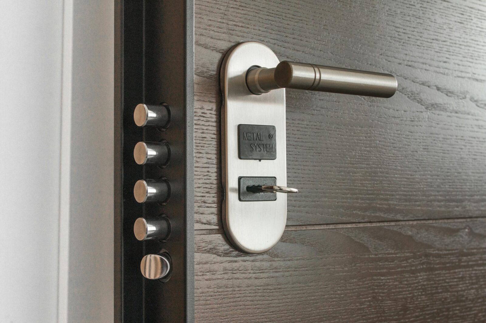 deadlock with key on hole 7 Easy Home Upgrades to Enhance Your Listing