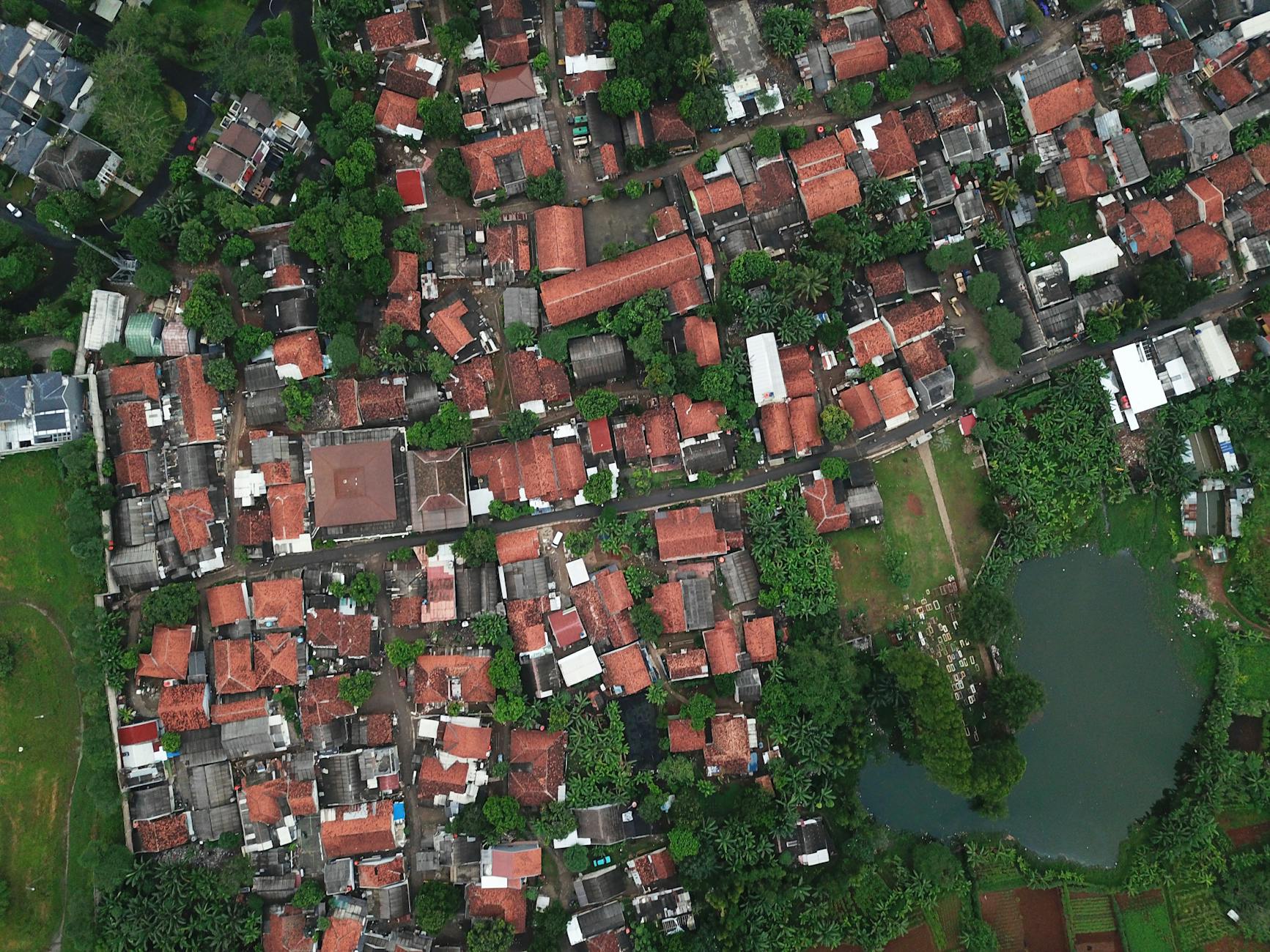 aerial shot of houses How to Choose the Perfect Location to Invest in Real Estate