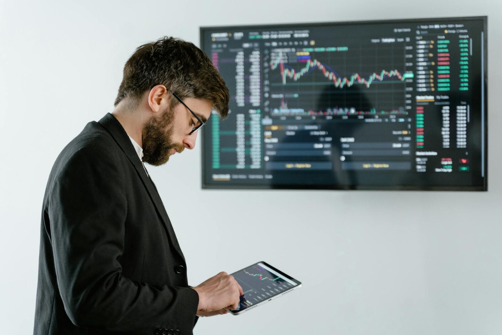 marketing businessman man people Challenges of Cryptocurrency Operations in Enterprises and Solutions for Smooth Crypto Integration