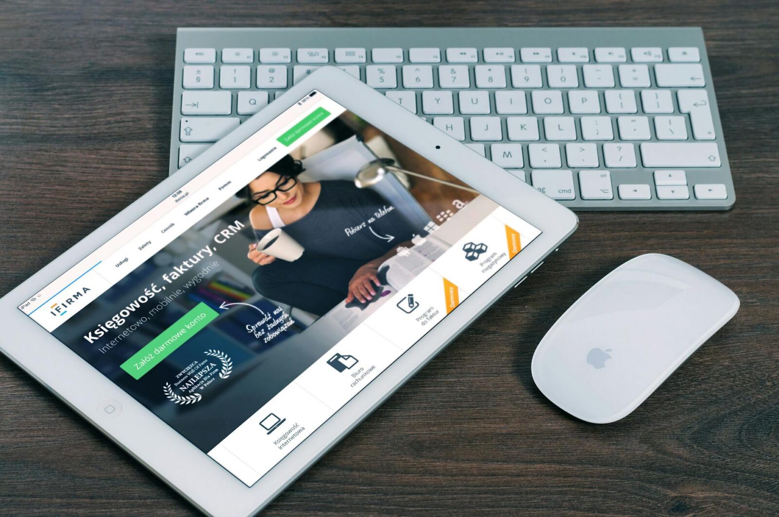 apple magic mouse beside white ipad Top 4 Business Software Tools To Keep You Organized