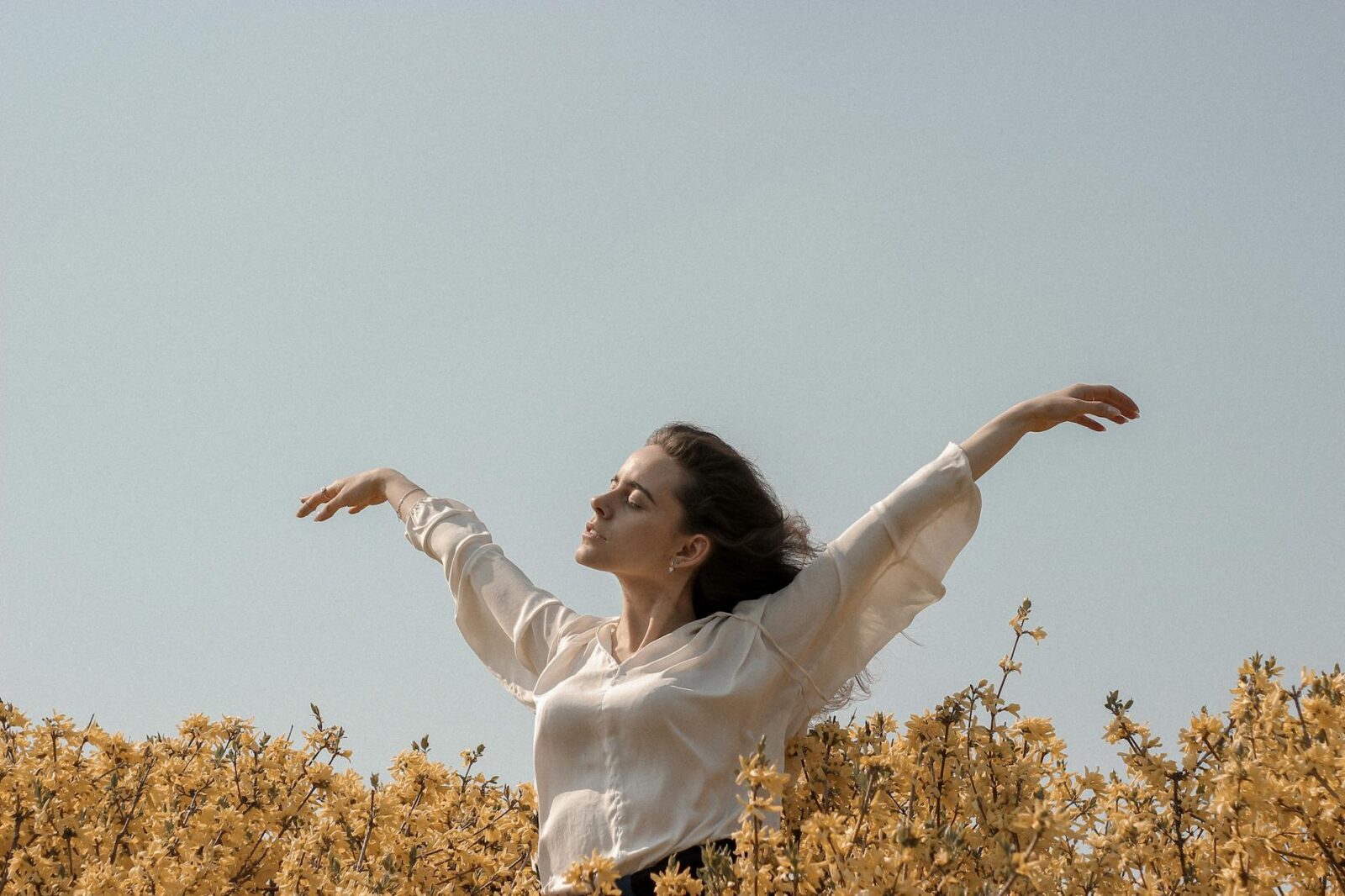 woman at a flower field How To Develop Resilient Mental Health