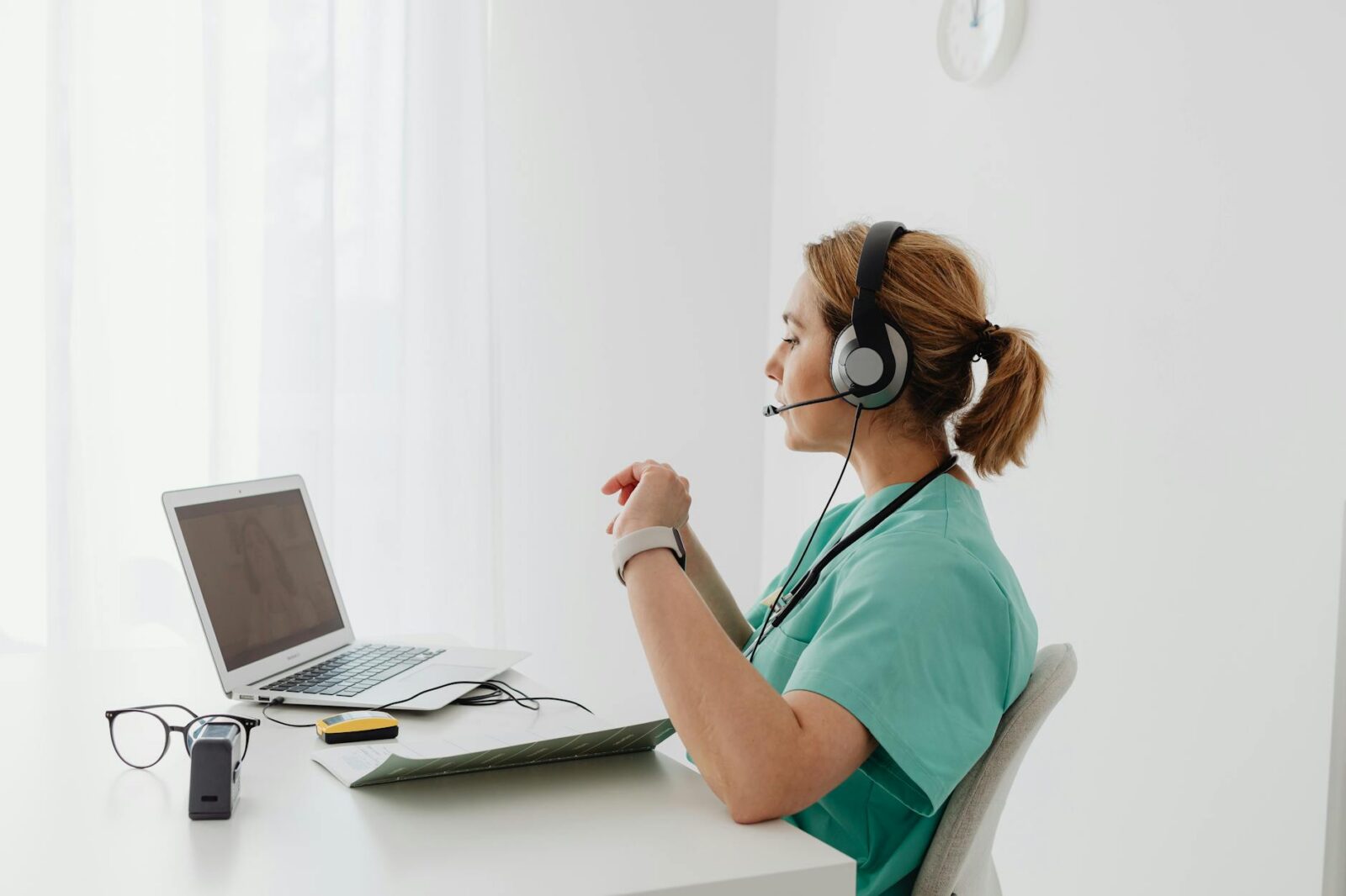 a female doctor having a video call Self-Diagnosis Dos and Don’ts: How to Use the Internet to Your Advantage