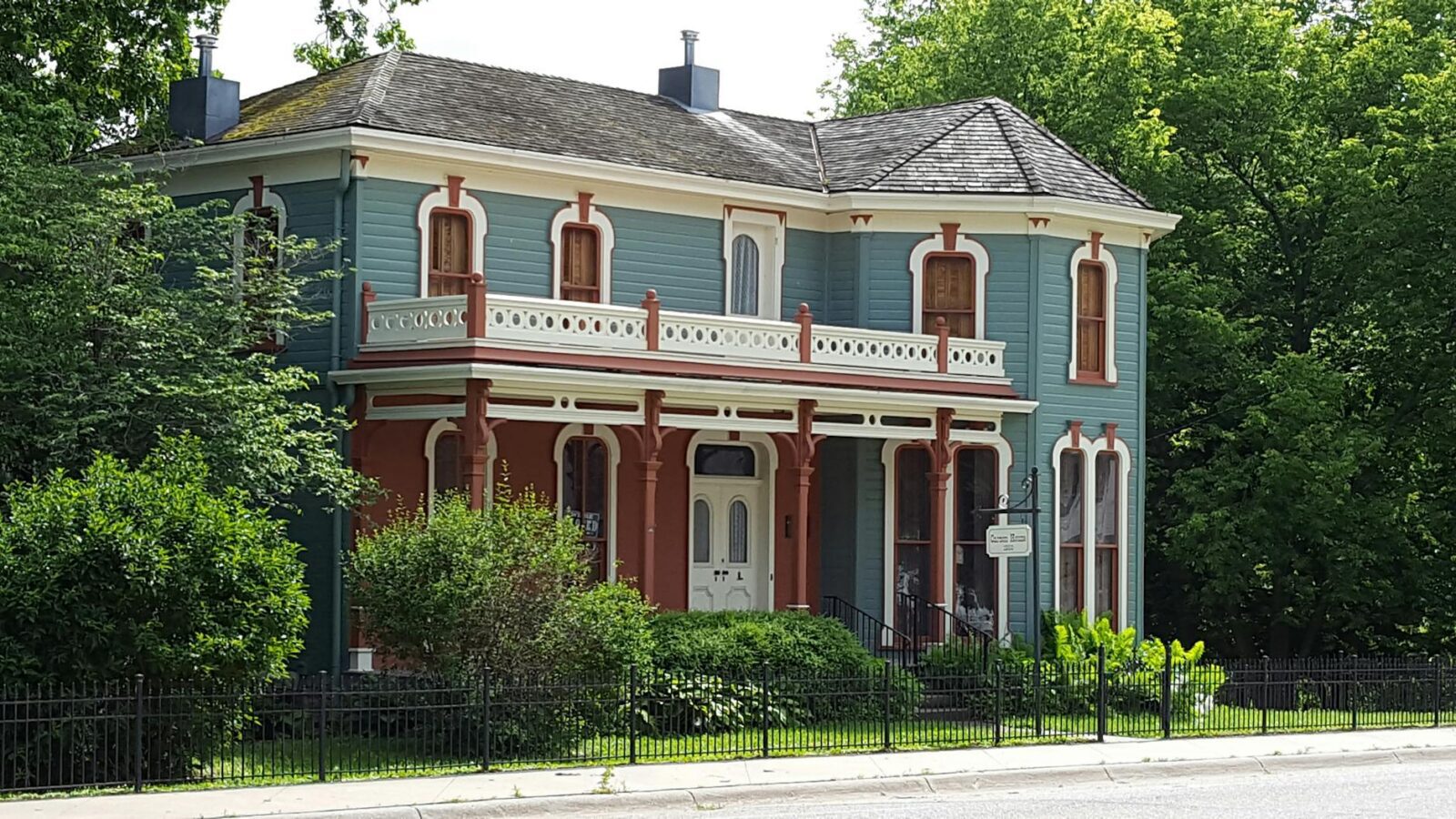 The Truth About Real Estate Investing: Profit, Pitfalls, and Smart Strategies