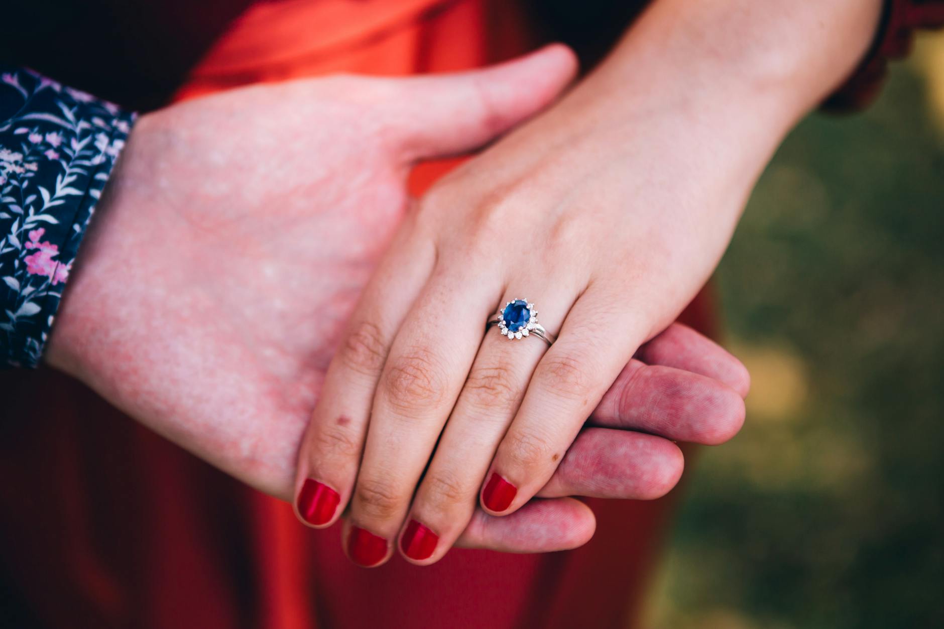 a beautiful silver engagement ring Best Stores Where You Can Buy Gold Engagement Rings