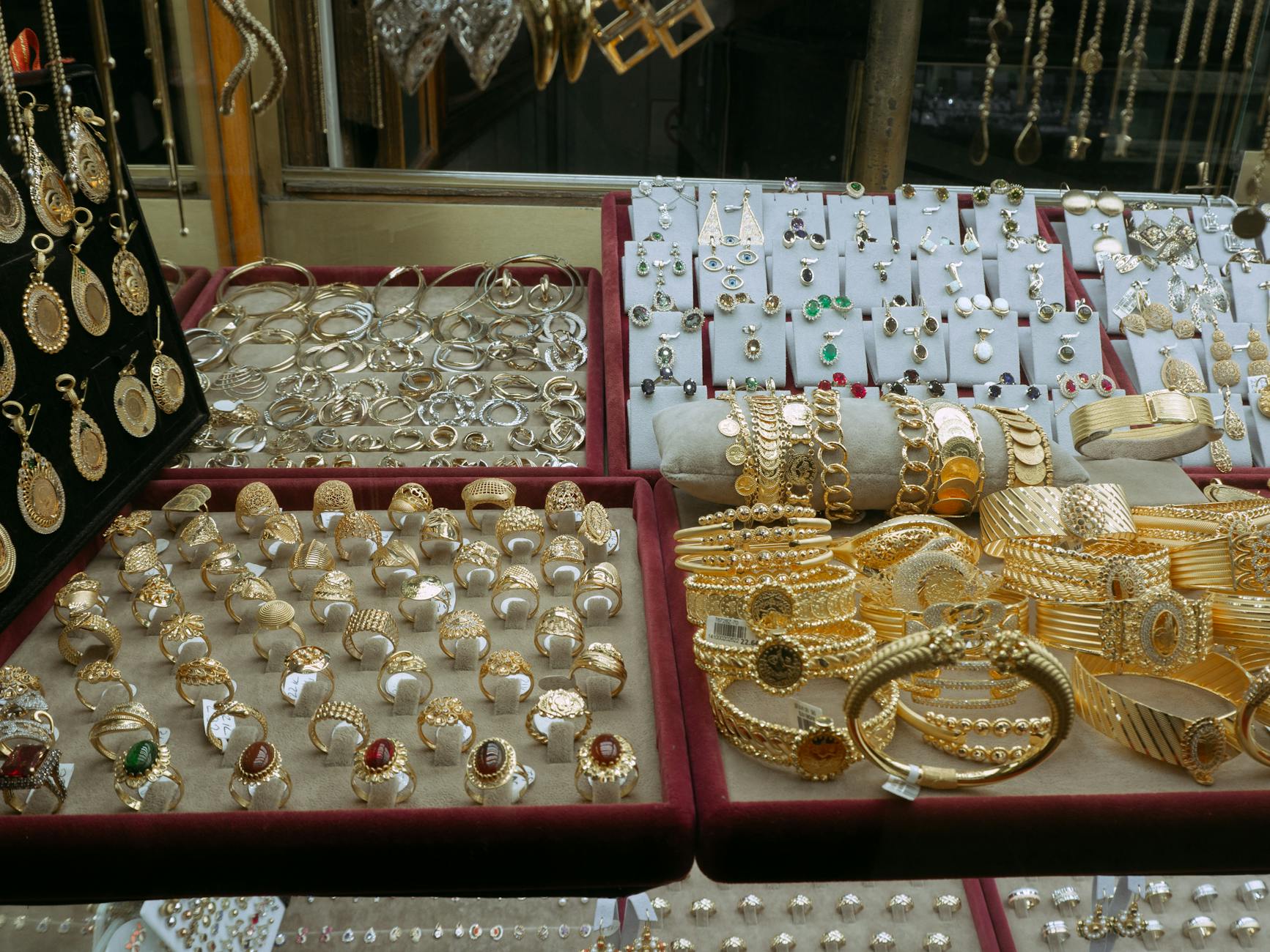 golden accessories Best Stores Where You Can Buy Gold Engagement Rings